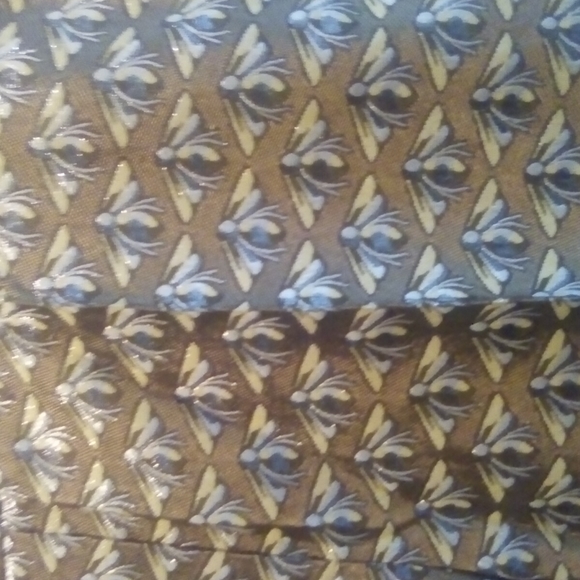 Ankle length cigarette pants with side zipper with BEE motif, see photo. - Picture 2 of 3